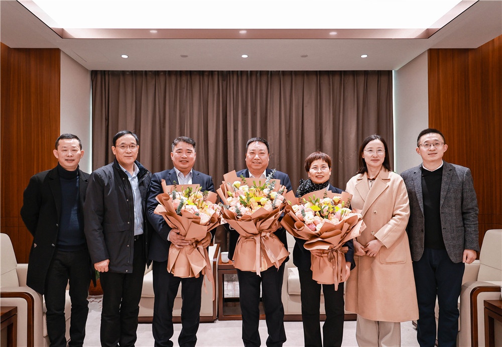 桐鄉(xiāng)政協(xié)主席陳林根慰問(wèn)-網(wǎng)站新聞