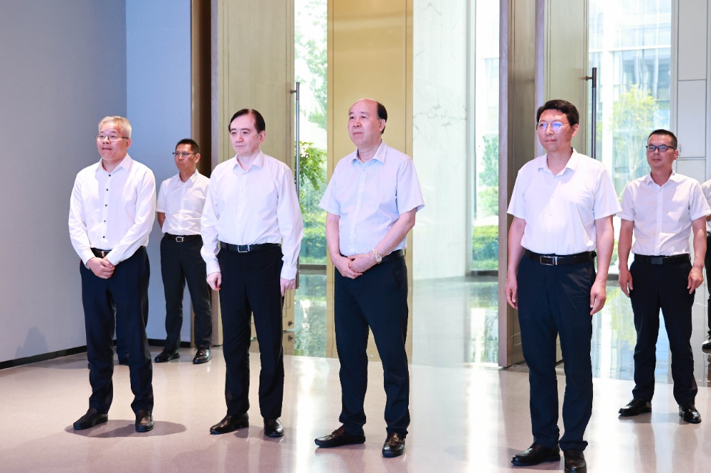 深化產(chǎn)改賦能 慰問勞模先進(jìn)丨浙江省人大常委會副主任、省總工會主席劉忻蒞臨桐昆