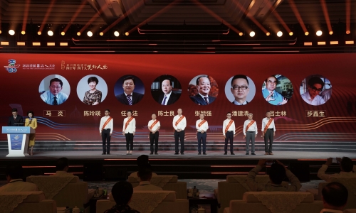 陳士良董事長獲評嘉興撤地建市“40年·40人”先鋒人物！