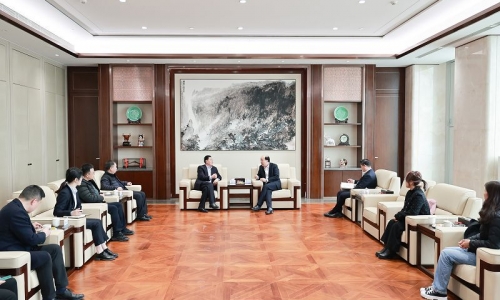 新疆中泰集團(tuán)黨委副書記、總經(jīng)理邊德運(yùn)一行到訪桐昆