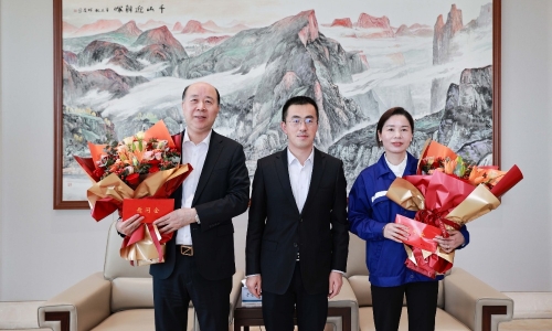 致敬勞動者丨桐鄉(xiāng)市委書記于會游“五一”前走訪慰問桐昆勞模！