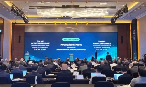 融合共生 創(chuàng)新發(fā)展丨陳蕾董事長出席亞洲化纖業(yè)界最高級別專業(yè)會議并作代表發(fā)言！